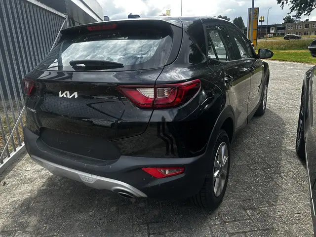 Kia Stonic 1.2 MPi Edition7 + Emotion pakket 2023 Benzine 5