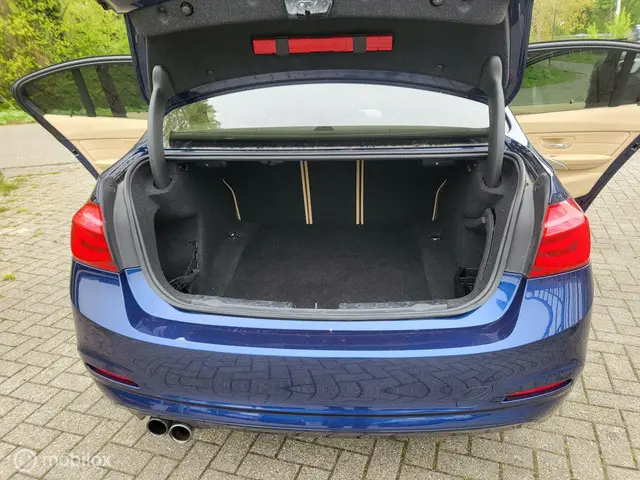 BMW 3 Serie 320i High Executive 2017 Benzine 15