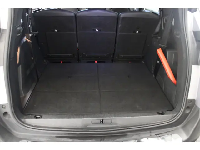 Peugeot 5008 1.2 PureTech Allure 2022 Benzine 23