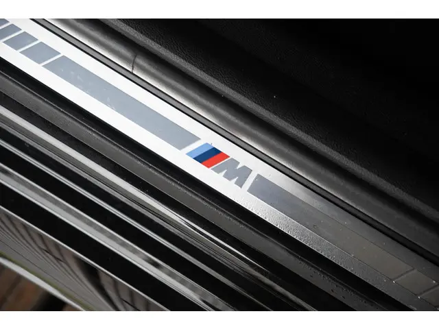 BMW 3 Serie Touring 318i 2024 Benzine 17