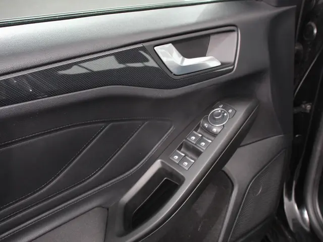 Ford Focus 1.0 EcoBoost Hybrid ST Line 2023 Benzine 9