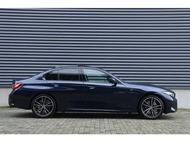 BMW 3 Serie Sedan 320i 2024 Benzine 5