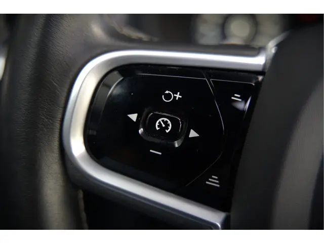 Volvo V60 2.0 B3 R-Design 2020 Hybride Benzine 35