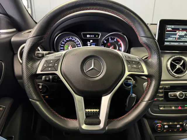 Mercedes-Benz CLA AMG 45 4MATIC Edition 1 2014 Benzine 14
