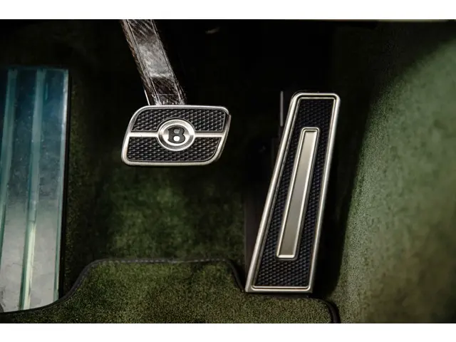 Bentley Flying Spur SPEED 6.0 W12 2023 Benzine 46