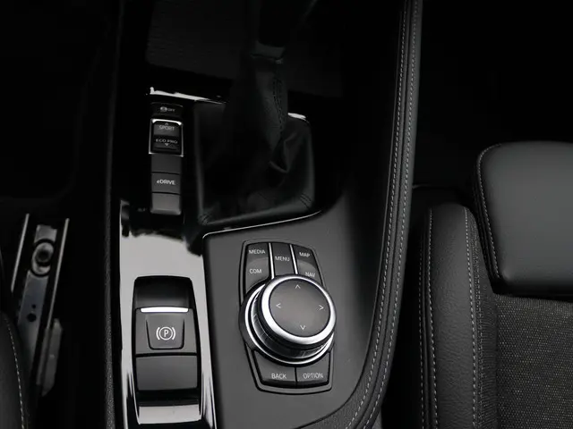 BMW X1 xDrive25e 2022 Hybride Benzine 16