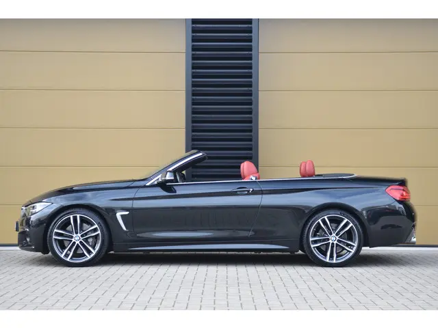 BMW 4 Serie Cabrio 440i High Executive 2019 Benzine 2