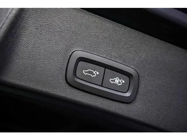 Volvo XC40 2.0 B3 Plus Black Edition 2025 Benzine 31