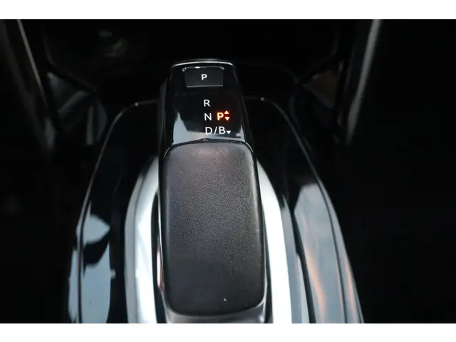 Peugeot e-2008 EV Allure 50 kWh 2021 Elektrisch 24