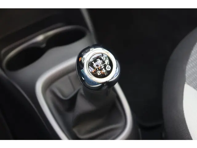 Toyota Aygo 1.0 VVT-i x-play Apple carplay, 2020 Benzine 22