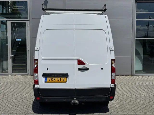 Renault Master T35 2.3 dCi 135 L2H2 Comfort 2022 Diesel 19