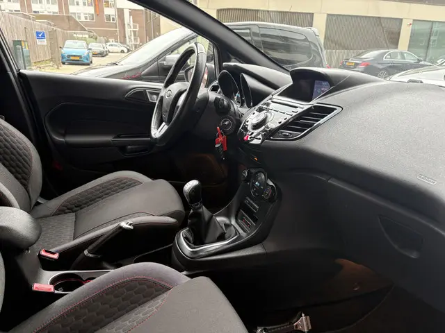 Ford Fiesta 1.0 EcoBoost Titanium 101 PK 2016 Benzine 8