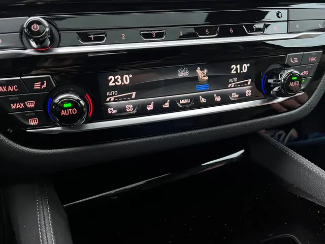 BMW 5 Serie M550i xDrive High Executive 2019 Benzine 14