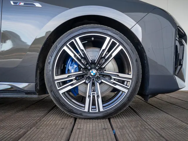 BMW 7 Serie M760e xDrive 2023 Hybride Benzine 6