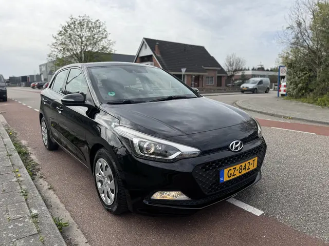 Hyundai i20 1.2 HP i-Motion Comfort 2015 Benzine 6