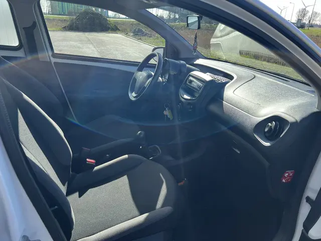 Peugeot 108 1.0 e-VTi Access 2015 Benzine 16