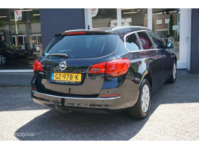 Opel Astra Sports Tourer 1.4 Turbo Business + 2015 Benzine 19