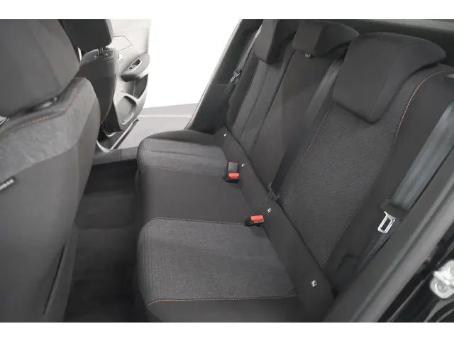 Peugeot 2008 1.2 Hybrid 136 Style 2025 Hybride Benzine 26