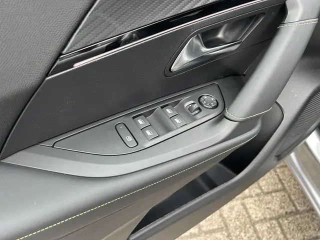 Peugeot 2008 1.2 Hybrid 145 GT 2025 Hybride Benzine 27