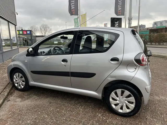Toyota Aygo 1.0 VVT-i Now 2014 Benzine 19