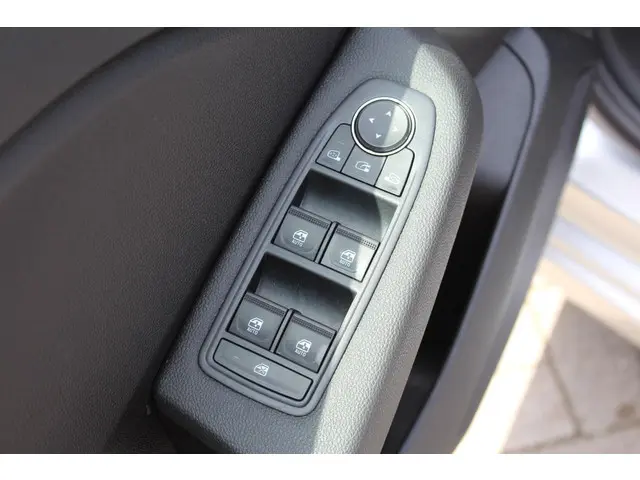 Renault Clio 1.0 TCe 90 Evolution 2023 Benzine 18