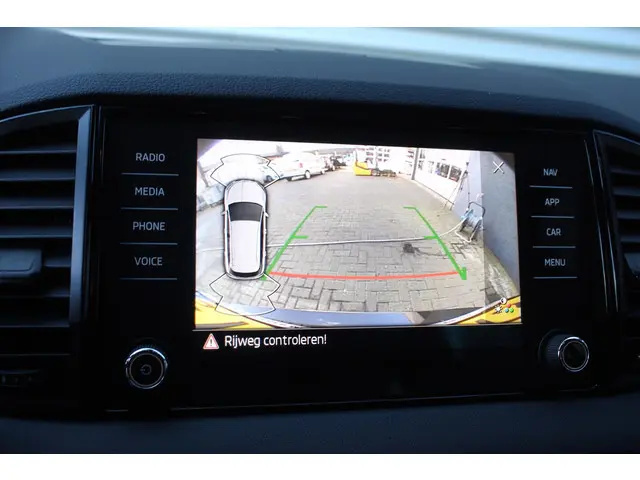 Škoda Karoq 1.5 TSI ACT Sportline Business 2023 Benzine 24