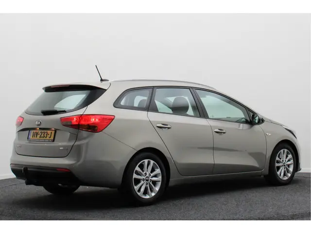 Kia cee'd Sportswagon 1.6 GDI First Edition 2016 Benzine 19