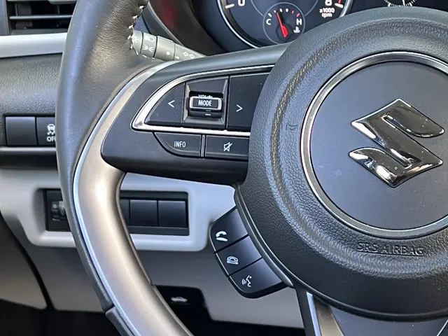 Suzuki Swift 1.2 Style Smart Hybrid 2025 Benzine 22