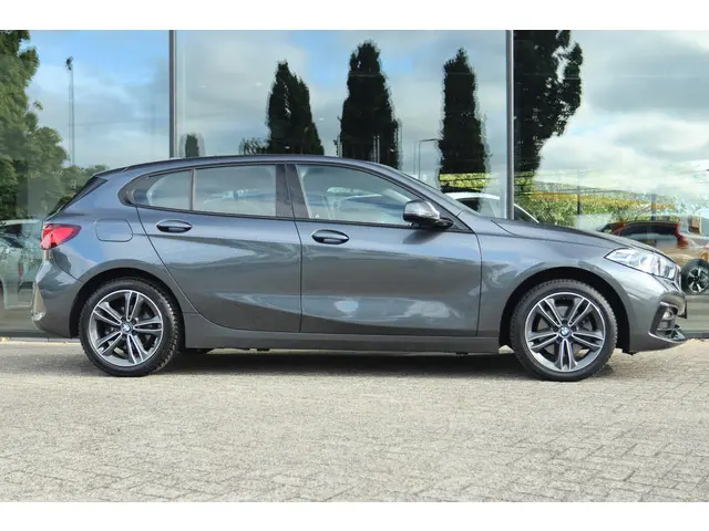 BMW 1 Serie 118I EXECUTIVE EDITION AUT. 2019 Benzine 8