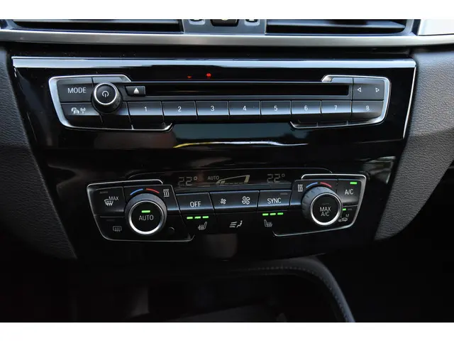 BMW X1 xDrive25i 2016 Benzine 34