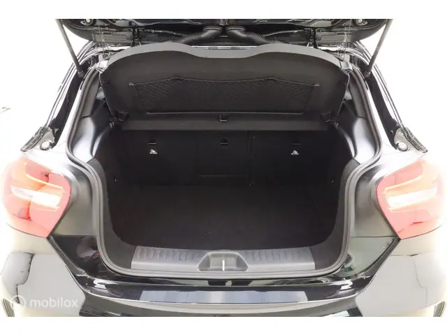 Mercedes-Benz A-Klasse 160 AMG-LINE 2017 Benzine 12