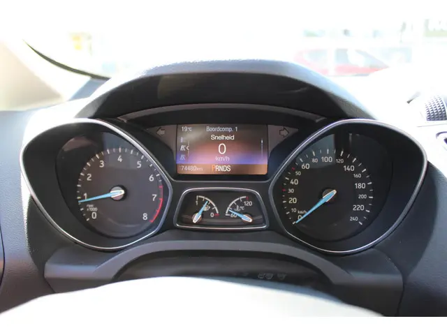 Ford C-MAX 1.5 Titanium 2015 Benzine 22