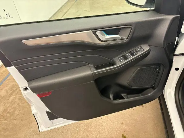 Ford Kuga 2.5 PHEV Titanium 2023 Hybride Benzine 11