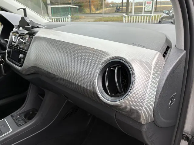 Volkswagen up! 1.0 BMT high up! 2016 Benzine 33