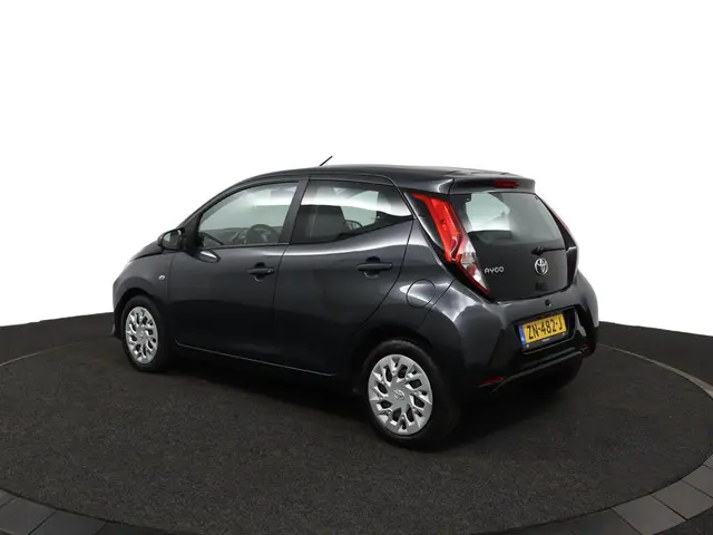Toyota Aygo 1.0 VVT-i x-play 2019 Benzine 12