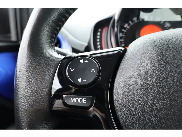 Peugeot 108 1.0 e-VTi 72 PK Allure 2018 Benzine 12