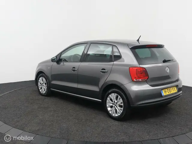 Volkswagen Polo 1.2 Easyline life uitvoering 2013 Benzine 9