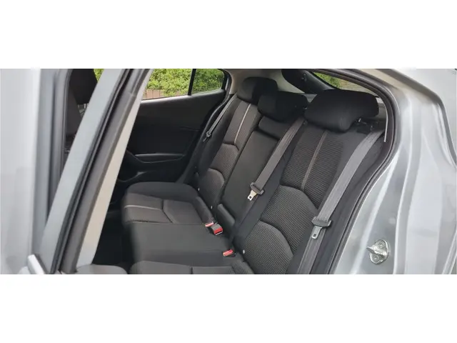 Mazda 3 2.0 SkyActiv-G 120 SkyLease+ 2018 Benzine 32