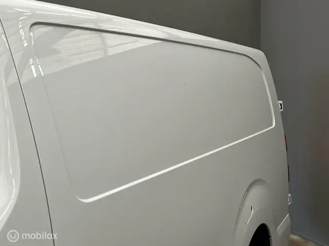 Peugeot Expert 2.0 BlueHDi 145 S&S EAT8 L3 2023 Diesel 6