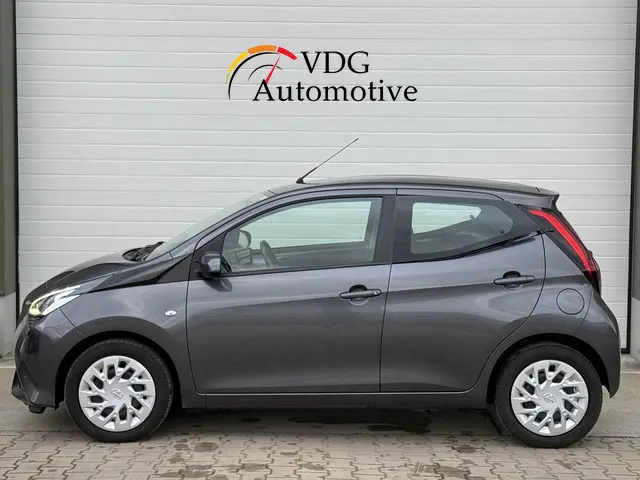 Toyota Aygo 1.0 VVT-i x-play 2022 Benzine 9