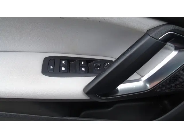 Peugeot 308 1.2 Automaat PureTech Allure NAVI 2017 Benzine 16