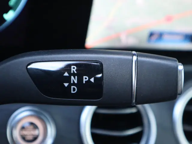 Mercedes-Benz E-Klasse 300 e 2020 Hybride Benzine 24