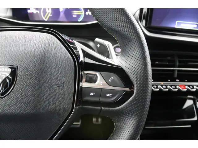 Peugeot 2008 1.2 Hybrid 136 GT 2024 Hybride Benzine 18