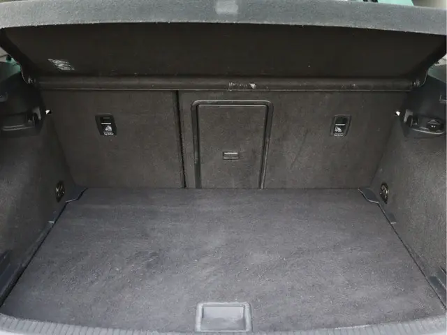 Volkswagen Golf 1.0 TSI Highline R-line 2017 Benzine 62