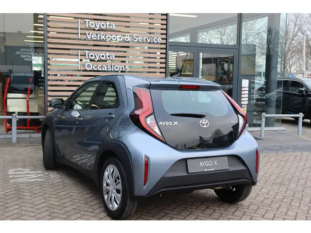 Toyota Aygo X Hybrid 115 Play 2026 Hybride Benzine 5