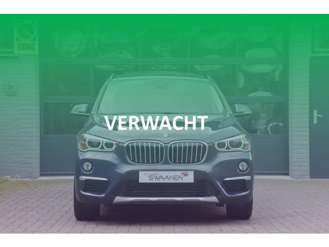BMW X1 sDrive18i High Executive 2018 Benzine 4