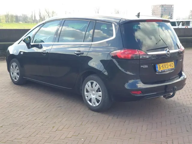 Opel Zafira Tourer 1.4 Design Edition 2013 Benzine 4