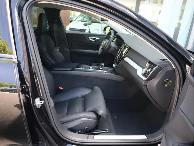 Volvo V60 2.0 B3 Momentum 2022 Benzine 13