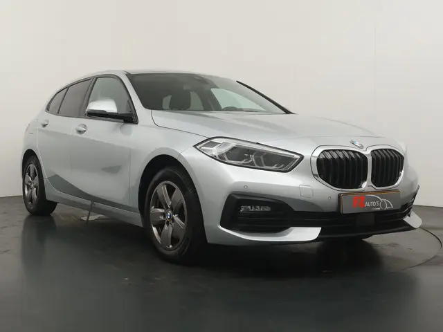 BMW 1 Serie 118i Executive Edition 2021 Benzine 7