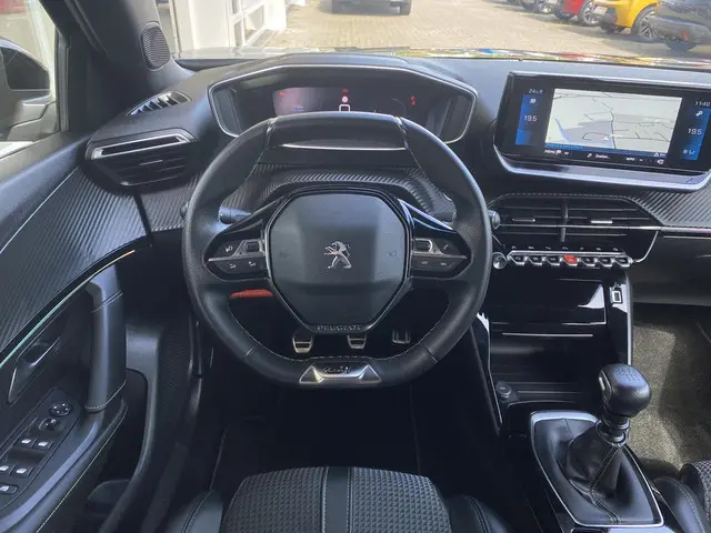 Peugeot 2008 1.2T 130pk GT 2022 Benzine 12